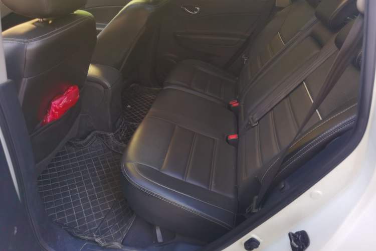 Used Renault Koleos 2014 Revised Version 2.5L Two-Wheel Drive Comfort Edition Left Rear Seat