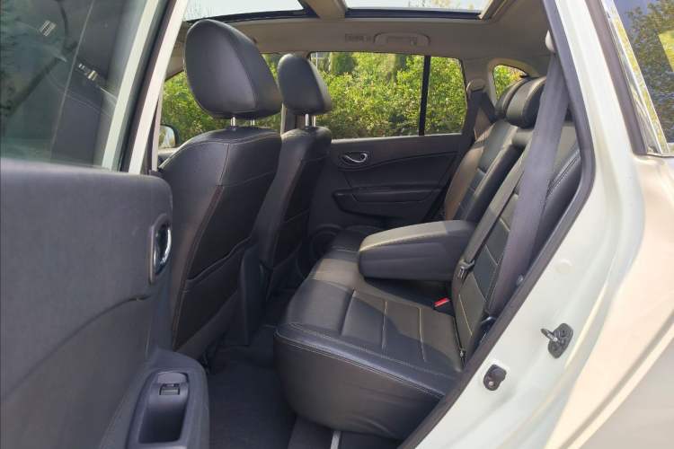 Used Renault Koleos 2014 Revised Version 2.0L Two-Wheel Drive Fashion Edition Left Rear Seat