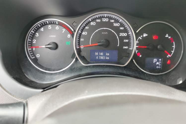 Used Renault Koleos 2014 2.5L Two-Wheel Drive Comfort Edition Odometer Close Up