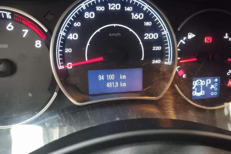 Used Renault Koleos 2014 Revised Version 2.5L Two-Wheel Drive Urban Edition Odometer Close Up