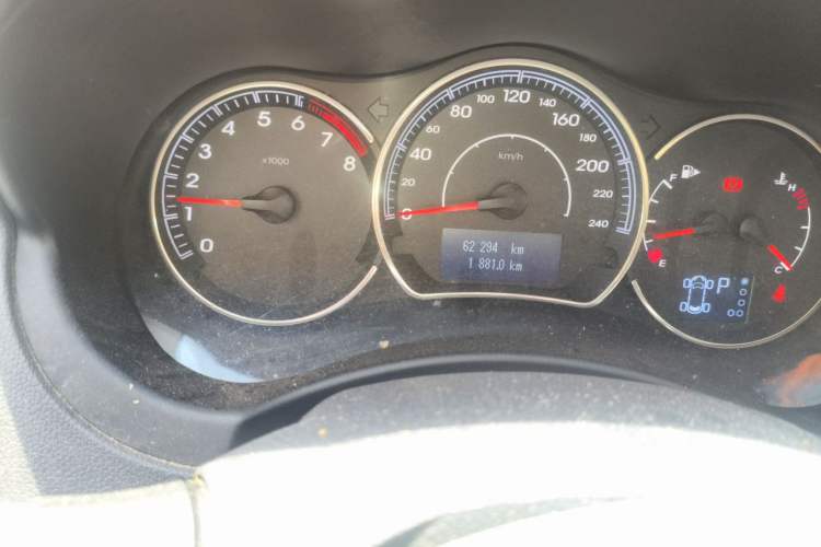 Used Renault Koleos 2014 Revised Version 2.0L Two-Wheel Drive Fashion Edition Odometer Close Up
