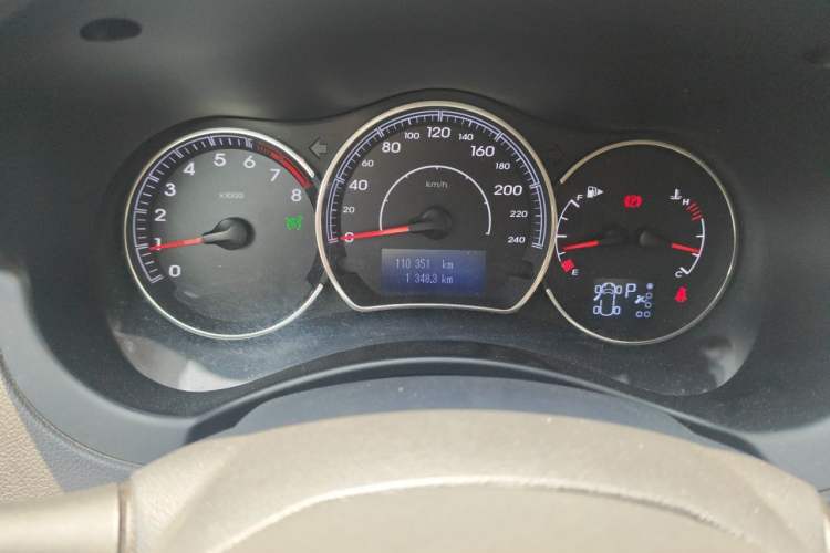Used Renault Koleos 2014 2.5L Two-Wheel-Drive Urban Edition Odometer Close Up