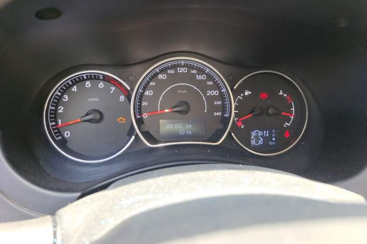 Used Renault Koleos 2014 2.0L Two-Wheel Drive Comfort Edition Odometer Close Up