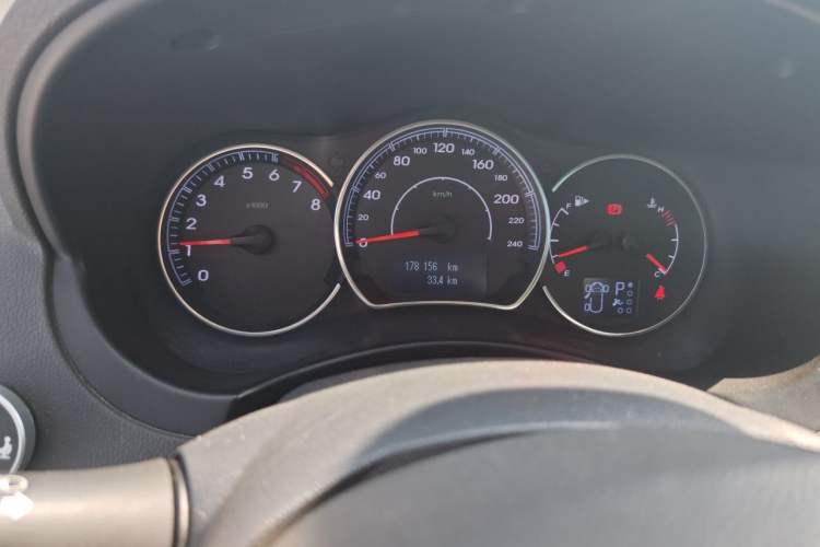 Used Renault Koleos 2014 2.5L Four-Wheel Drive Luxury Edition Odometer Close Up