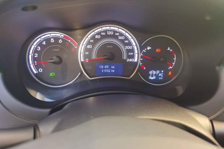 Used Renault Koleos 2014 Revised Version 2.5L Two-Wheel Drive Comfort Edition Odometer Close Up