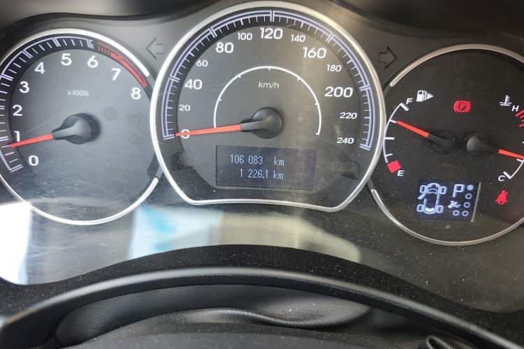Used Renault Koleos 2014 2.0L Two-Wheel Drive Standard Edition Odometer Close Up