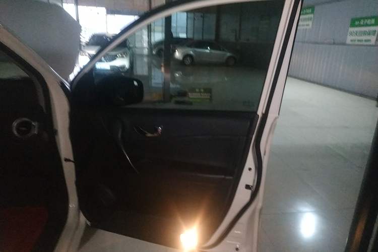 Used Renault Koleos 2014 Revised Version 2.0L Two-Wheel Drive Fashion Edition Right Front Door Interior
