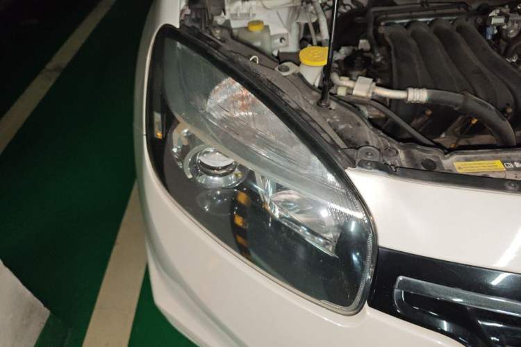 Used Renault Koleos 2014 2.0L Two-Wheel Drive Smart Edition Right Front Headlight