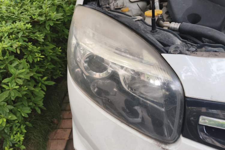 Used Renault Koleos 2014 Revised Version 2.5L Two-Wheel Drive Urban Edition Right Front Headlight