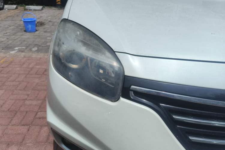 Used Renault Koleos 2014 Revised Version 2.0L Two-Wheel Drive Fashion Edition Right Front Headlight