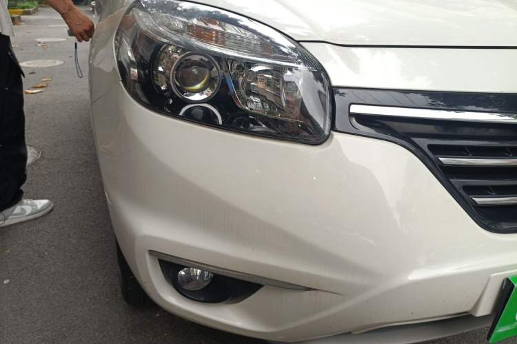Used Renault Koleos 2014 Revised Version 2.5L Two-Wheel Drive Comfort Edition Right Front Headlight
