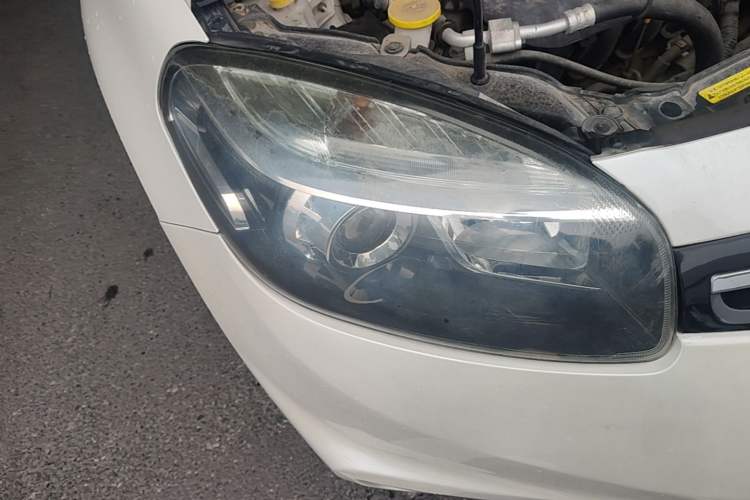 Used Renault Koleos 2014 Revised Version 2.0L Two-Wheel Drive Fashion Edition Right Front Headlight
