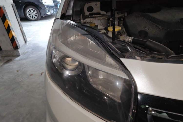 Used Renault Koleos 2014 2.5L Two-Wheel-Drive Urban Edition Right Front Headlight