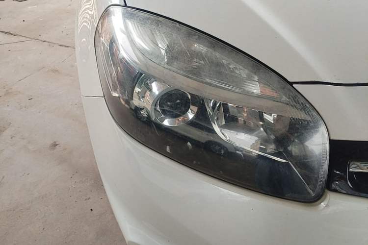 Used Renault Koleos 2014 2.0L Two-Wheel Drive Comfort Edition Right Front Headlight