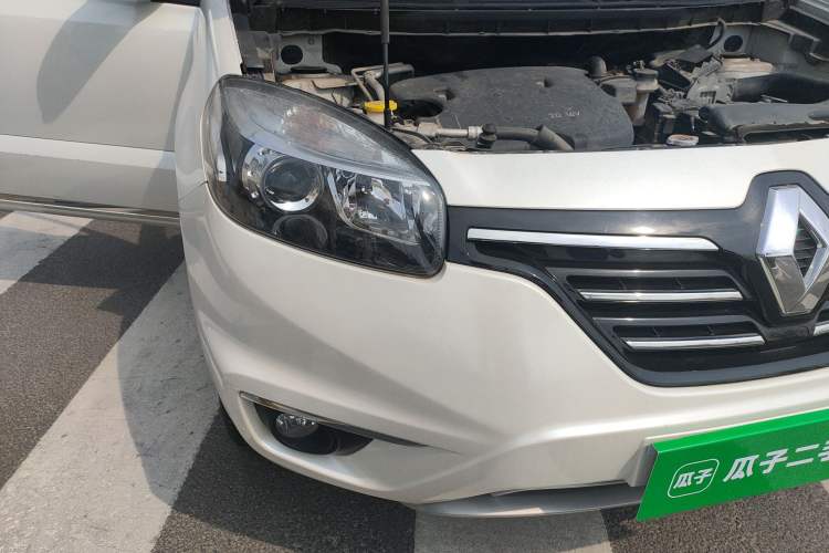 Used Renault Koleos 2014 2.0L Two-Wheel Drive Comfort Edition Right Front Headlight
