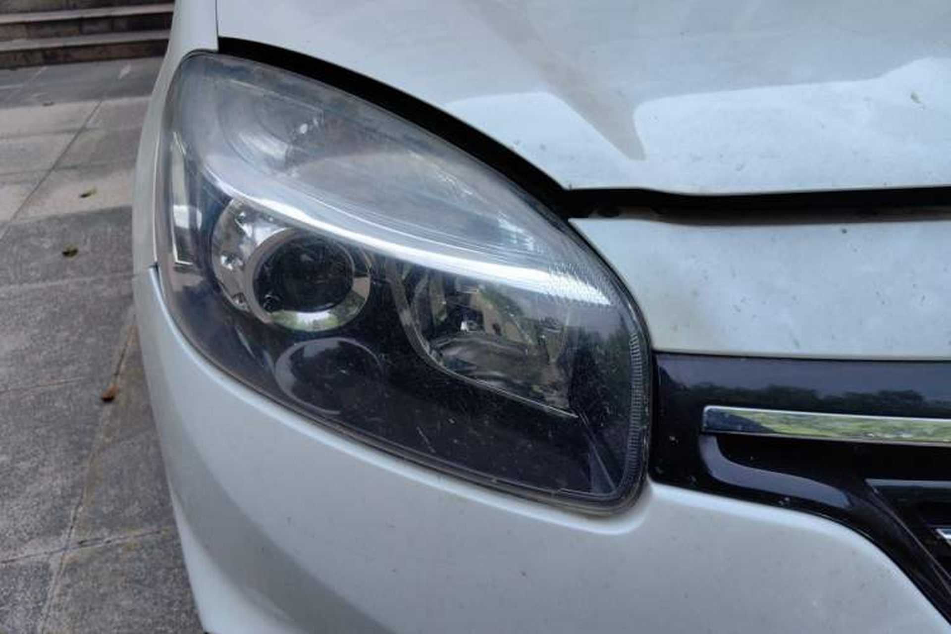 Used Renault Koleos 2014 Revised Version 2.5L Two-Wheel Drive Comfort Edition Right Front Headlight