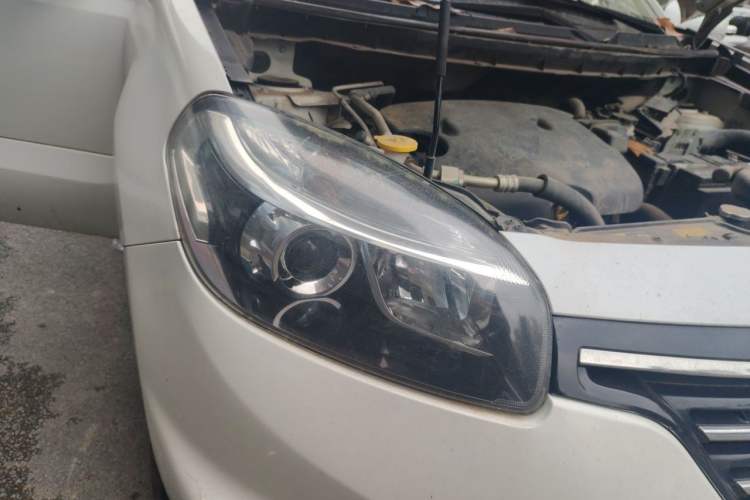 Used Renault Koleos 2014 Revised Version 2.0L Two-Wheel Drive Fashion Edition Right Front Headlight