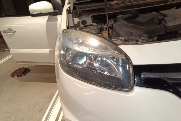 Used Renault Koleos 2014 2.5L 4x4 Comfort Edition Right Front Headlight