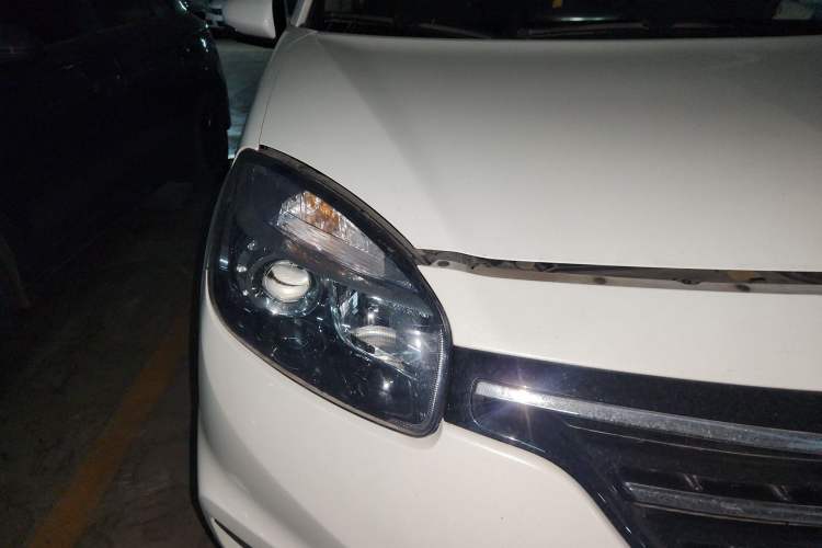 Used Renault Koleos 2014 Revised Version 2.0L Two-Wheel Drive Fashion Edition Right Front Headlight