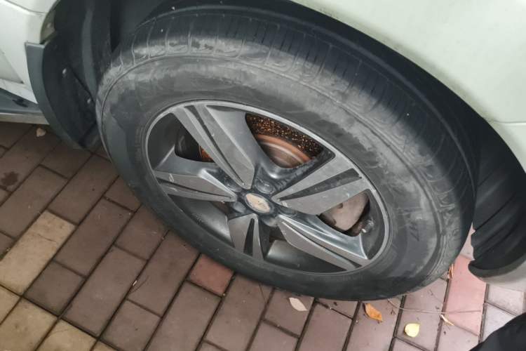 Used Renault Koleos 2014 Revised Version 2.5L Two-Wheel Drive Urban Edition Right Front Wheel Hub