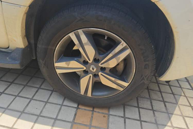 Used Renault Koleos 2014 2.5L Two-Wheel-Drive Urban Edition Right Front Wheel Hub
