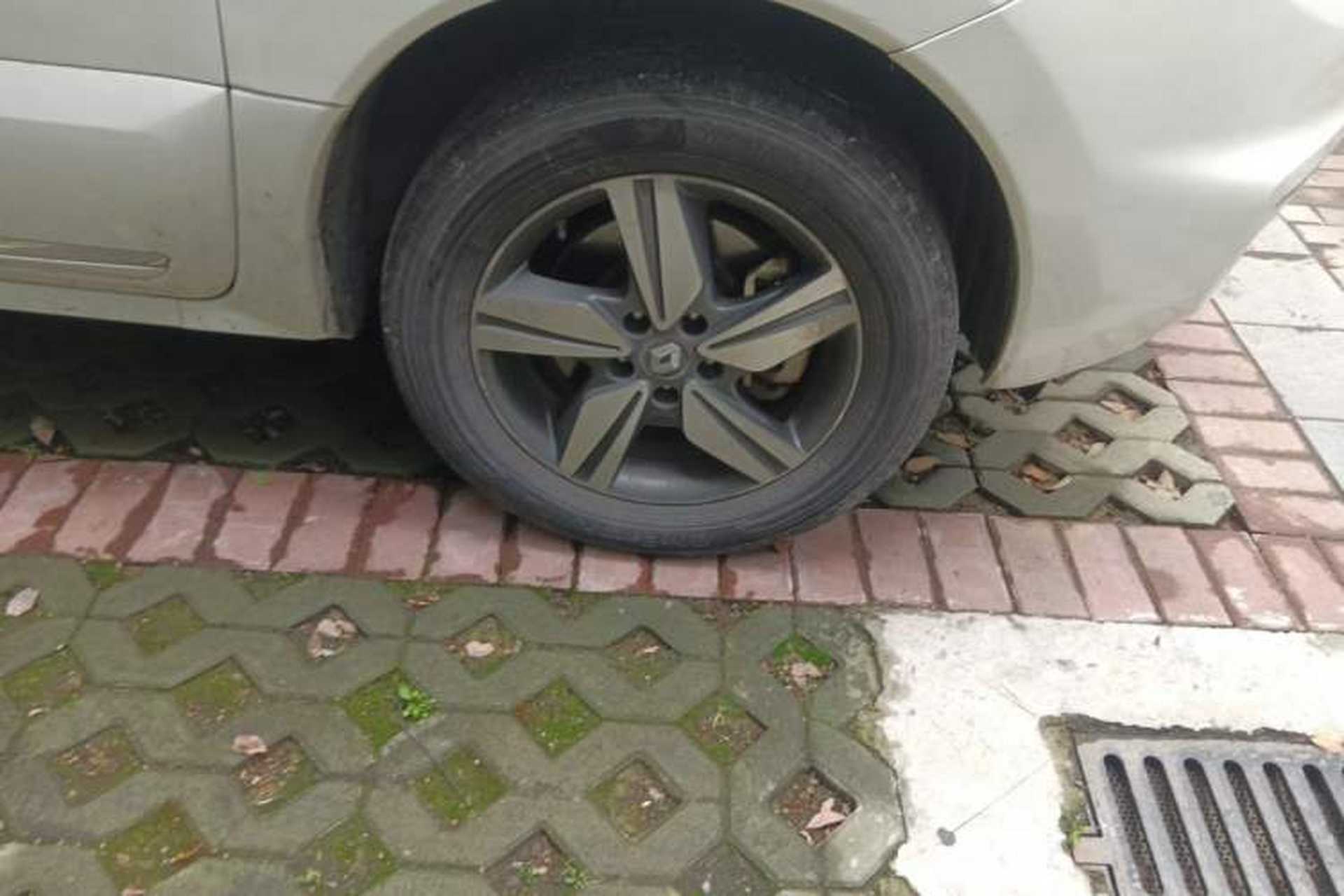 Used Renault Koleos 2014 Revised Version 2.5L Two-Wheel Drive Comfort Edition Right Front Wheel Hub