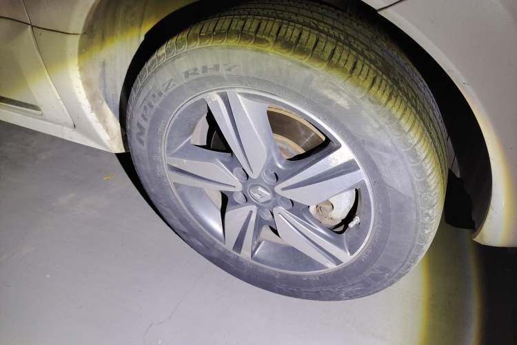 Used Renault Koleos 2014 2.5L 4x4 Comfort Edition Right Front Wheel Hub