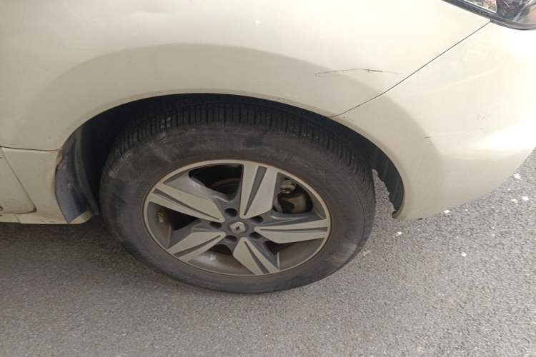 Used Renault Koleos 2014 Revised Version 2.5L Two-Wheel Drive Comfort Edition Right Front Wheel Hub
