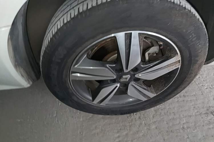 Used Renault Koleos 2014 2.5L Two-Wheel Drive Comfort Edition Right Front Wheel Hub