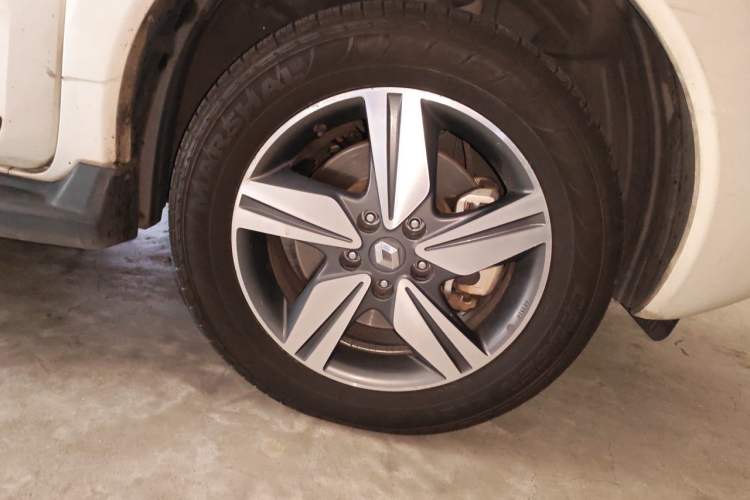 Used Renault Koleos 2014 2.5L Two-Wheel-Drive Urban Edition Right Front Wheel Hub