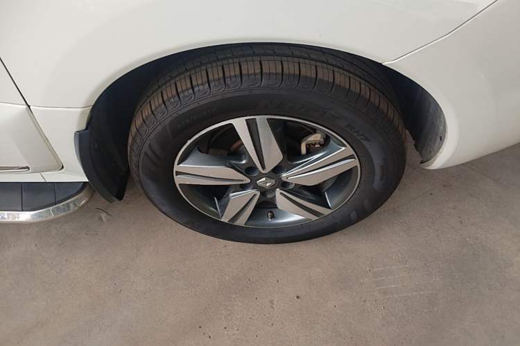 Used Renault Koleos 2014 2.0L Two-Wheel Drive Comfort Edition Right Front Wheel Hub
