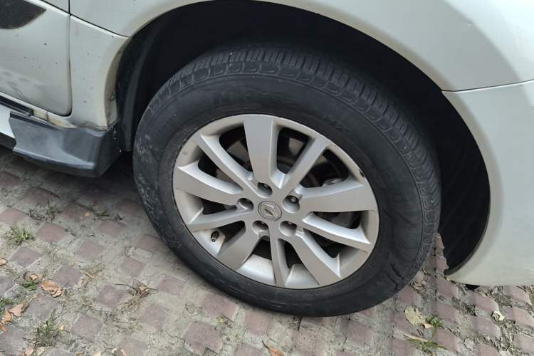 Used Renault Koleos 2014 Revised Version 2.0L Two-Wheel Drive Smart Enjoyment Edition Right Front Wheel Hub