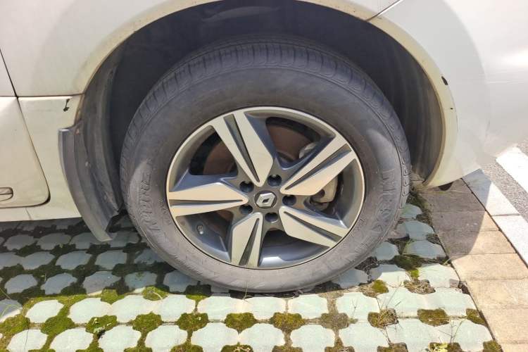 Used Renault Koleos 2014 2.0L Two-Wheel Drive Comfort Edition Right Front Wheel Hub