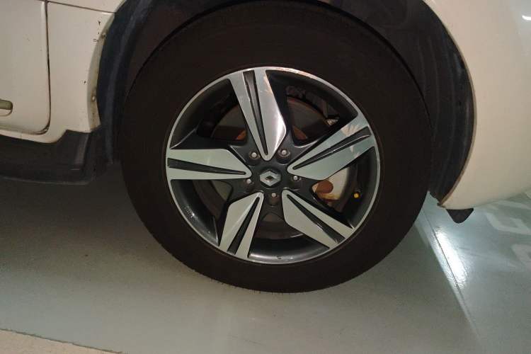 Used Renault Koleos 2014 Revised Version 2.5L Two-Wheel Drive Urban Edition Right Front Wheel Hub