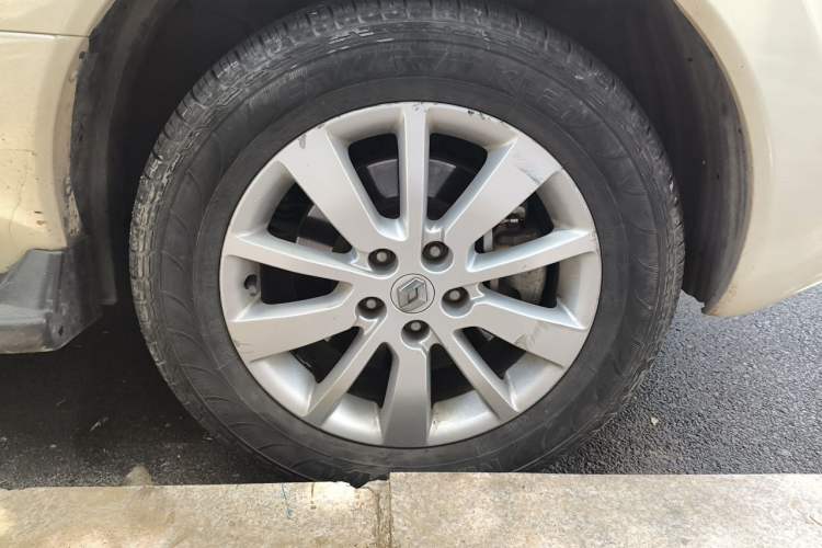 Used Renault Koleos 2014 Revised Version 2.0L Two-Wheel Drive Fashion Edition Right Front Wheel Hub