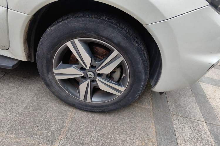 Used Renault Koleos 2014 Revised Version 2.5L Two-Wheel Drive Comfort Edition Right Front Wheel Hub