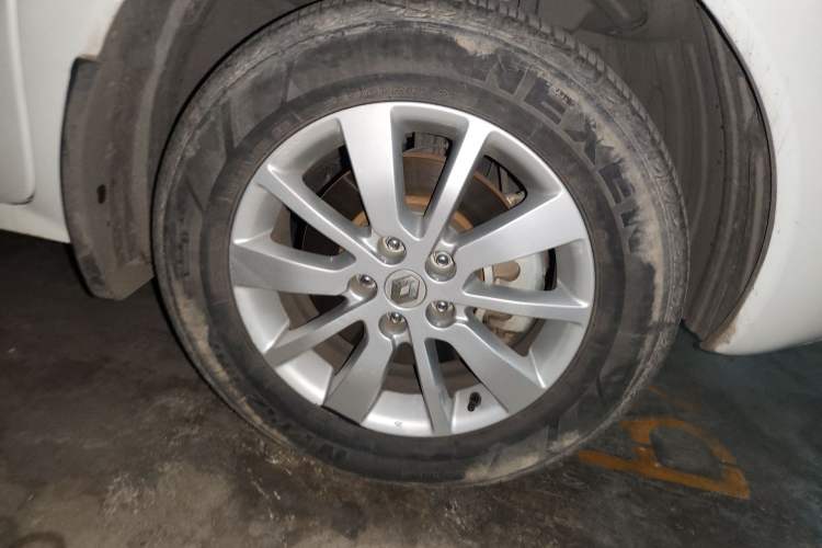 Used Renault Koleos 2014 Revised Version 2.0L Two-Wheel Drive Fashion Edition Right Front Wheel Hub