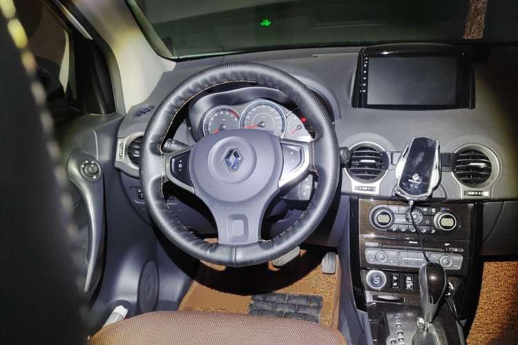 Used Renault Koleos 2014 2.5L 4x4 Comfort Edition Steering Wheel