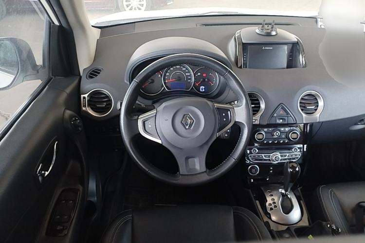 Used Renault Koleos 2014 2.0L Two-Wheel Drive Comfort Edition Steering Wheel