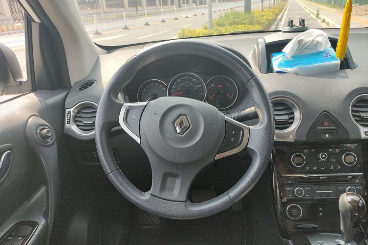 Used Renault Koleos 2014 2.0L Two-Wheel Drive Comfort Edition Steering Wheel