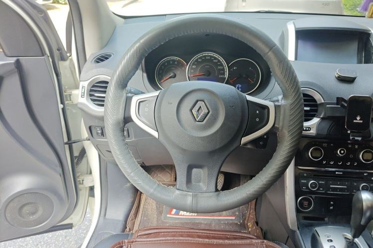 Used Renault Koleos 2014 Revised Version 2.0L Two-Wheel Drive Fashion Edition Steering Wheel