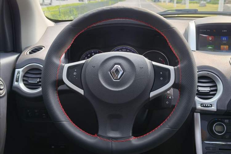 Used Renault Koleos 2014 Revised Version 2.0L Two-Wheel Drive Fashion Edition Steering Wheel