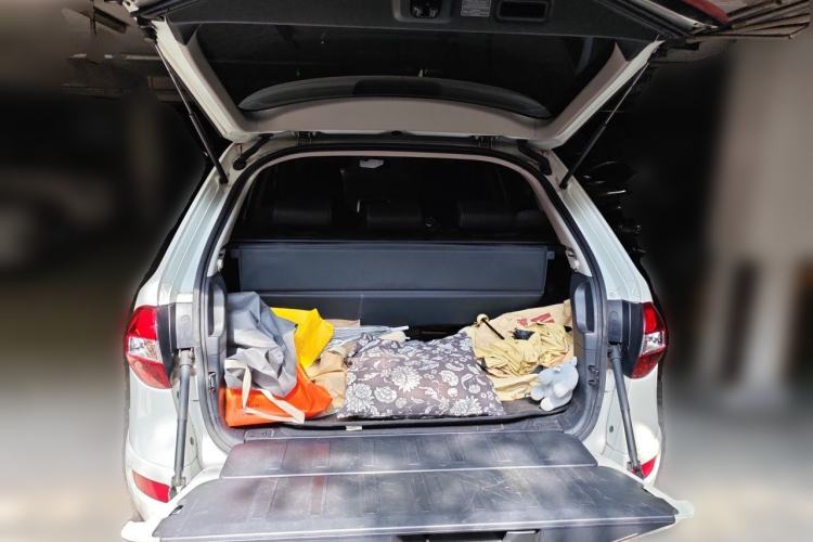 Used Renault Koleos 2014 2.5L Two-Wheel-Drive Urban Edition Trunk