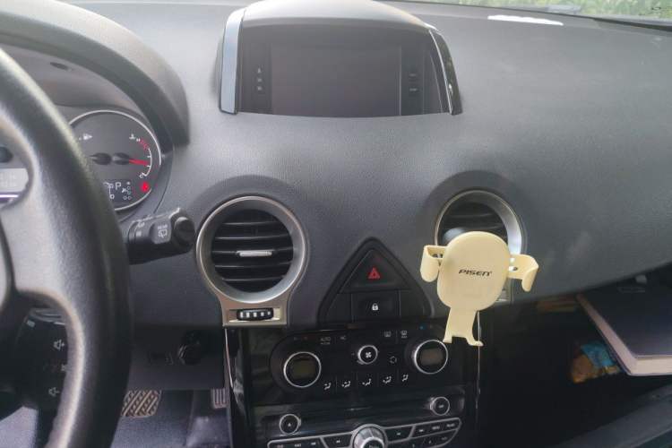 Used Renault Koleos 2014 Revised Version 2.5L Two-Wheel Drive Comfort Edition Audio And AC Panel