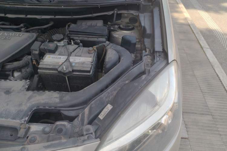 Used Renault Koleos 2014 Revised Version 2.5L Two-Wheel Drive Comfort Edition Engine Bay Left