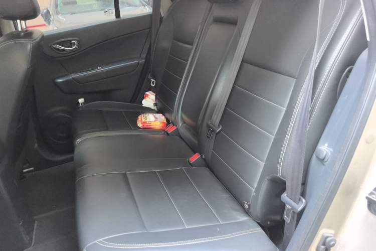 Used Renault Koleos 2014 Revised Version 2.0L Two-Wheel Drive Fashion Edition Left Rear Seat