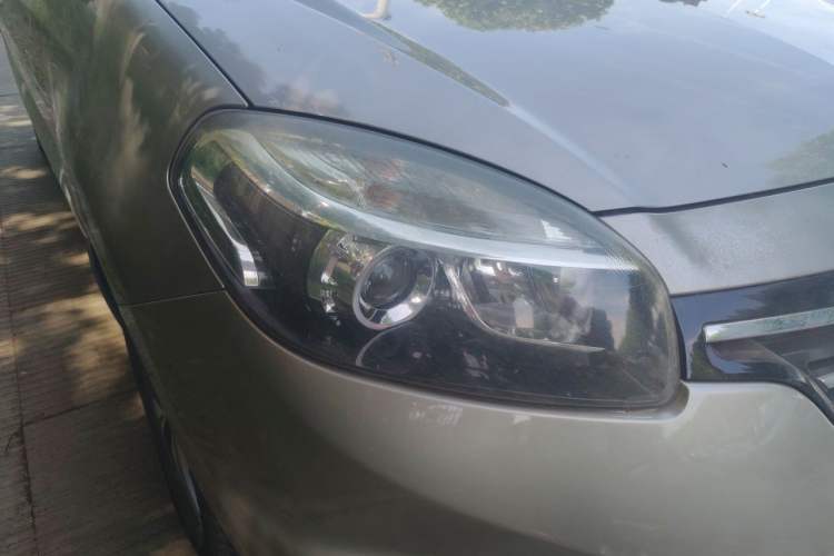 Used Renault Koleos 2014 Revised Version 2.5L Two-Wheel Drive Comfort Edition Right Front Headlight