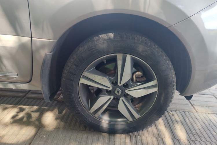 Used Renault Koleos 2014 Revised Version 2.5L Two-Wheel Drive Comfort Edition Right Front Wheel Hub