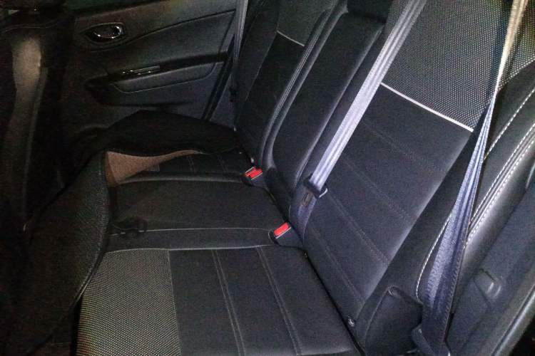 Used Renault Koleos 2015 2.5L Two-Wheel Drive Comfort Edition Interior 4