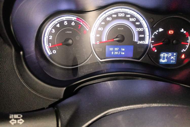 Used Renault Koleos 2015 2.5L Two-Wheel Drive Comfort Edition Odometer Close Up